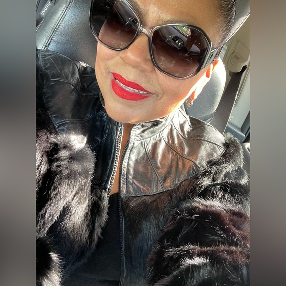 Meet your Posher, Oralia - Picture 2 of 7